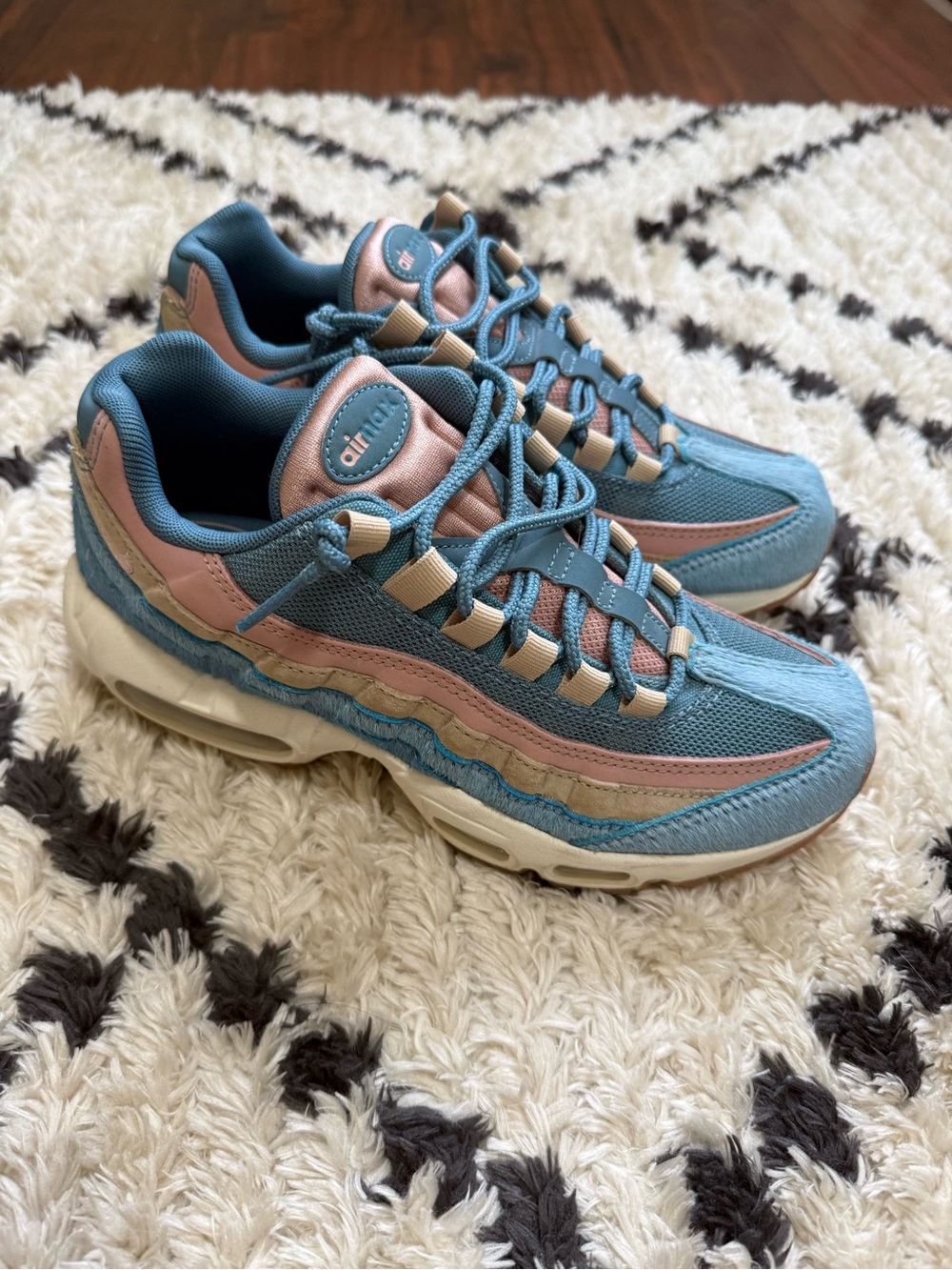 Nike Women’s Air Max 95 Pony edition
